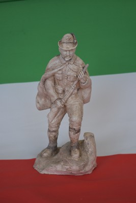 Albisola ceramics Art - Sculpture that reproduces an Alpine Rifleman from the First World War.
